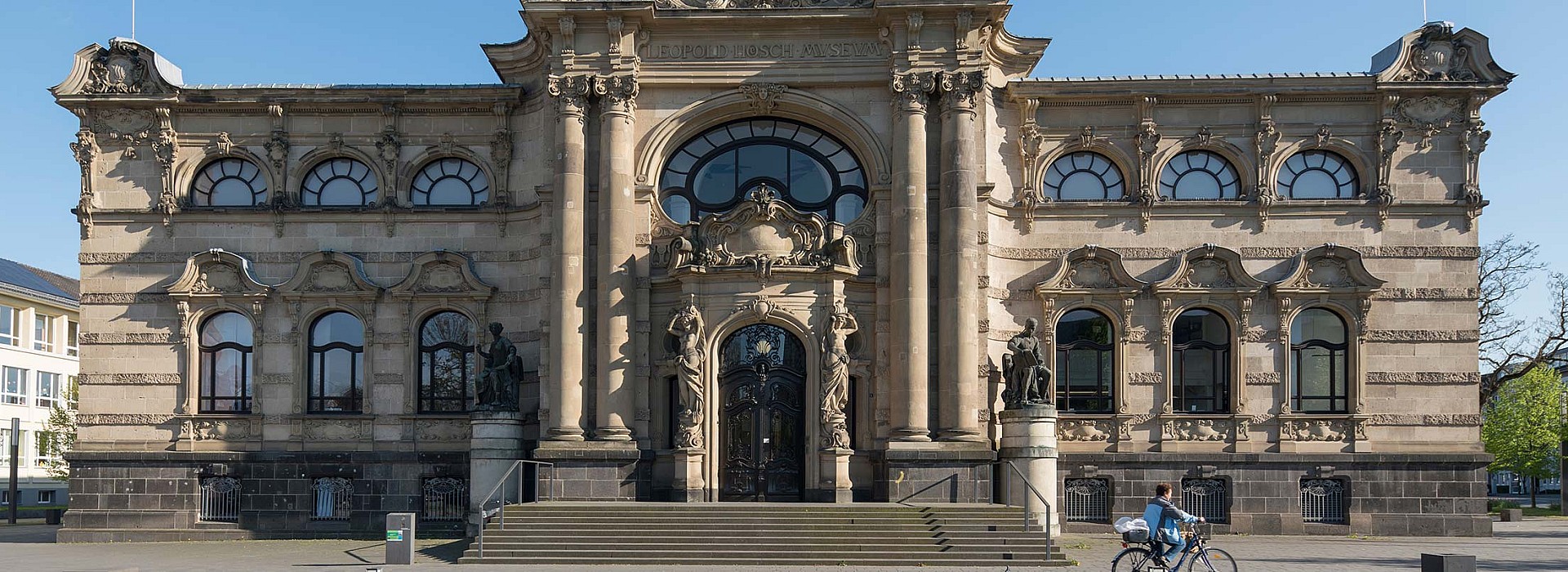 Symboldbild: Düren - HDL - Heusch Sicherheit und Schließdienste | Ihre Profis für Objektschutz, Veranstaltungssicherheit und Sicherheitsberatung